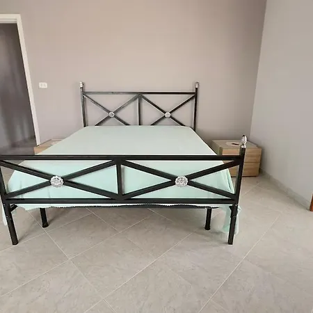 4 Beds - 2 Bedrooms Near The Station Rome