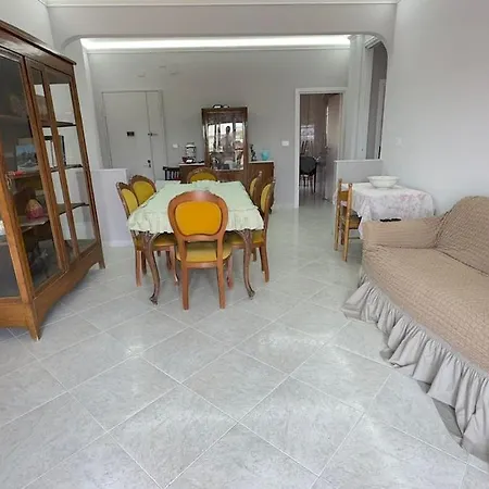 4 Beds - 2 Bedrooms Near The Station * Rome