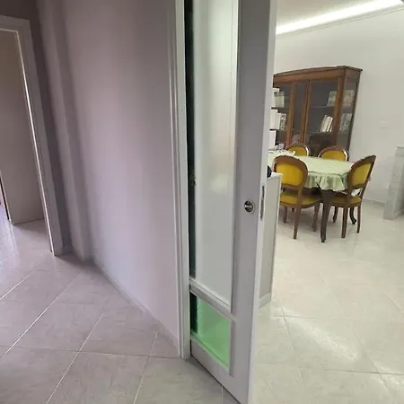 4 Beds - 2 Bedrooms Near The Station *