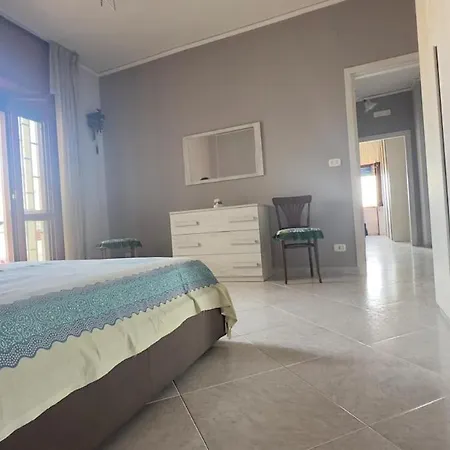 4 Beds - 2 Bedrooms Near The Station * Rome
