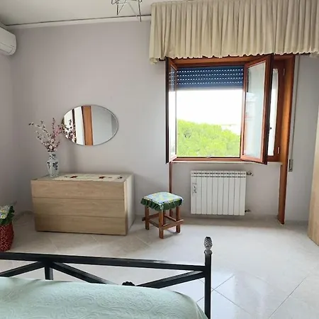 4 Beds - 2 Bedrooms Near The Station Rome